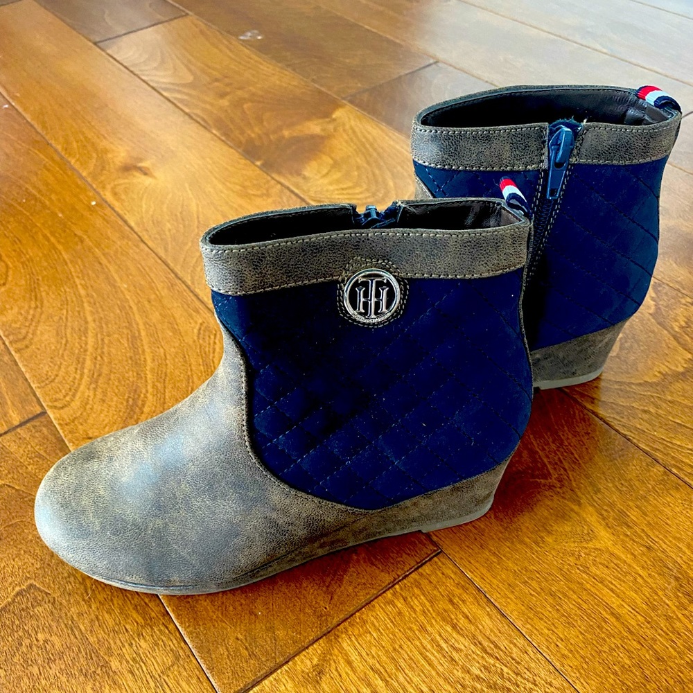 Like new Girls Tommy Hilfiger wedge Boots
